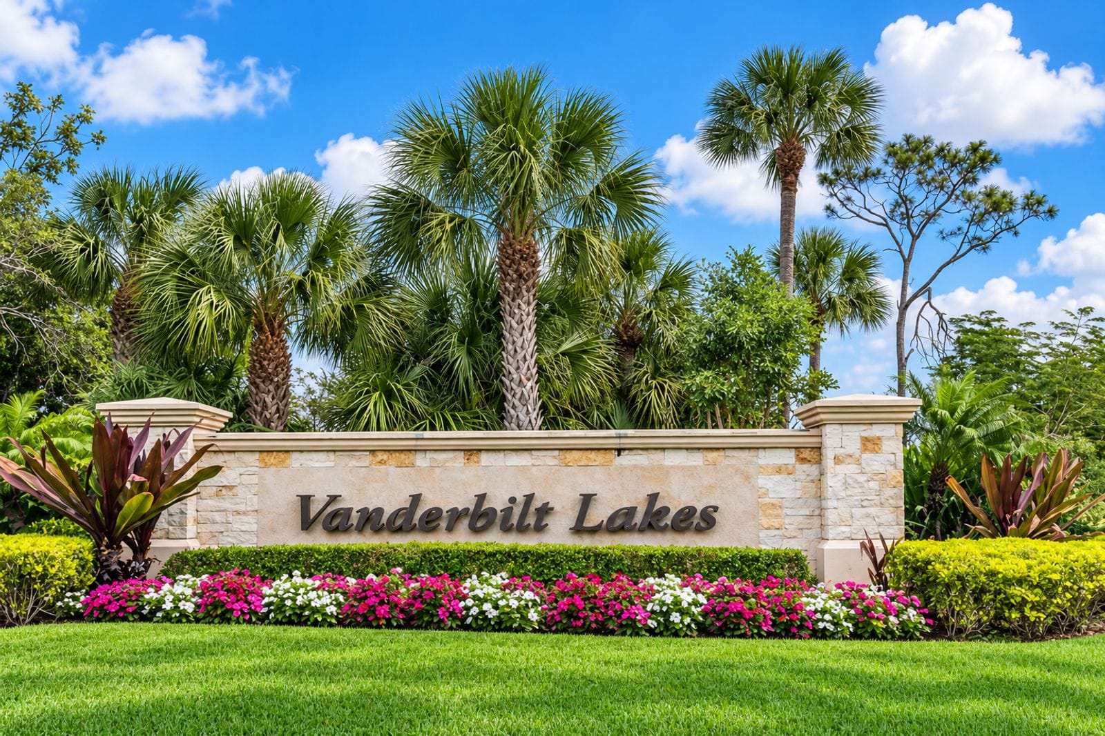 Does Vanderbilt Lakes in Bonita Springs Have Boating Water?